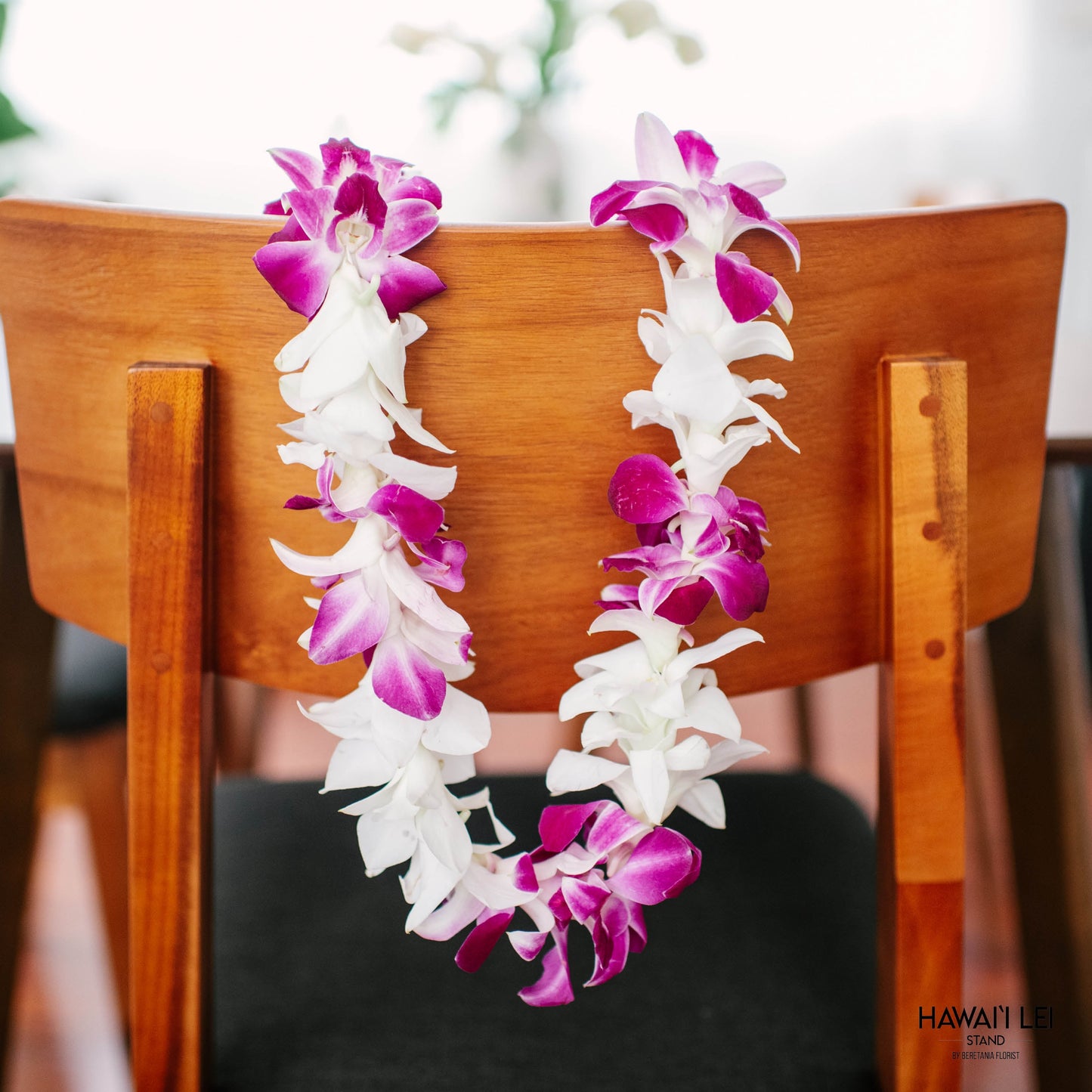 Deluxe Orchid Lei (Purple & White)