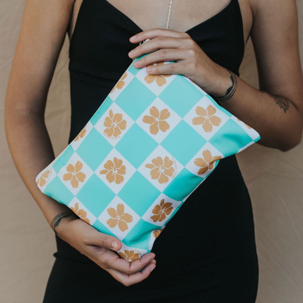Holoholo Pouch (Turquoise Checker)