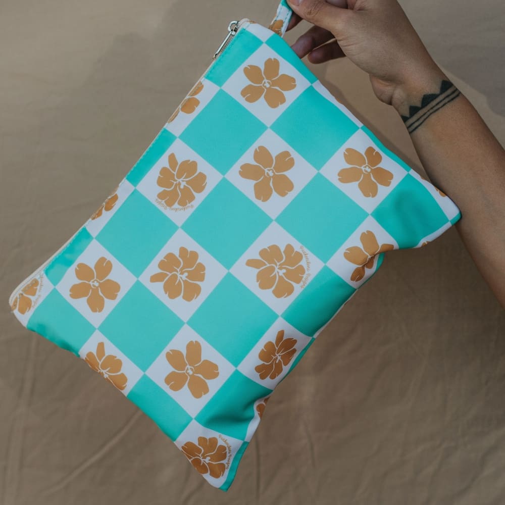 Holoholo Pouch (Turquoise Checker)