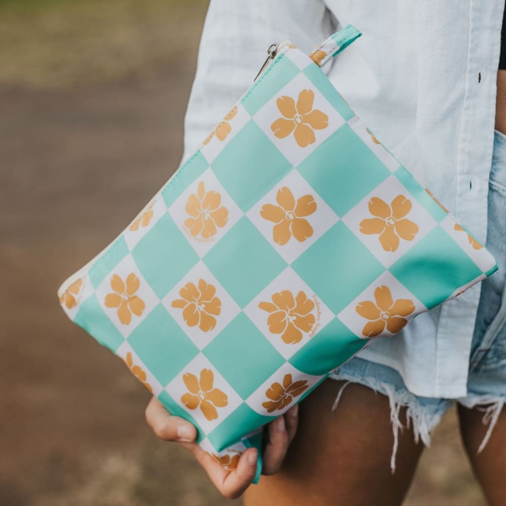 Holoholo Pouch (Turquoise Checker)